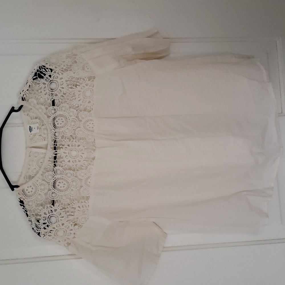 Crocheted neck line blouse